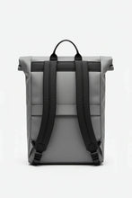 Charger l'image dans la galerie, Sac à dos gris avec bretelles noires, vue de dos sur fond blanc