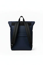 Charger l'image dans la galerie, Sac à dos bleu marine minimaliste vu de dos avec bretelles noires ajustables
